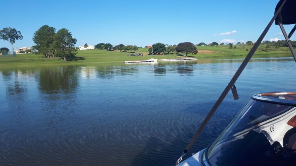 Margens represa de Jurumirim
